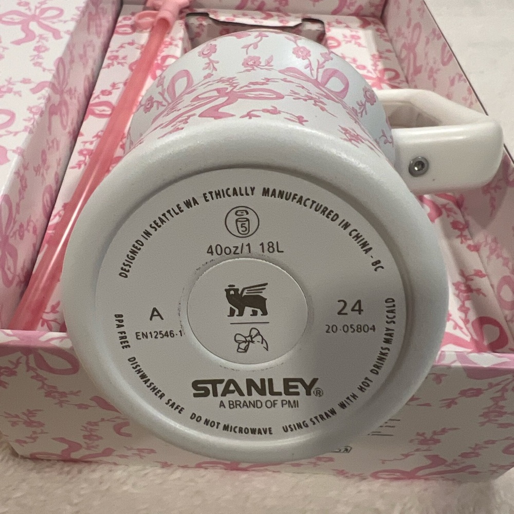 Stanley Quencher H2.0 Tumbler Pink and White Floral - Picture 7 of 7
